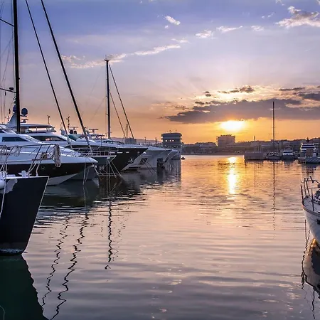 Marina *